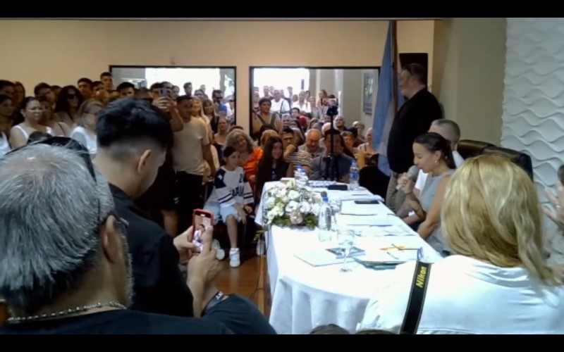 El oficialismo inauguró su mayoría poniendo en la presidencia del HCD a Silvia "Chyfu" Figueiras