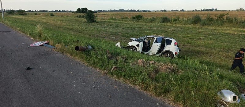 Fuerte accidente cerca del cruce de Ruta 6 y 24: se durmió al volante y volcó