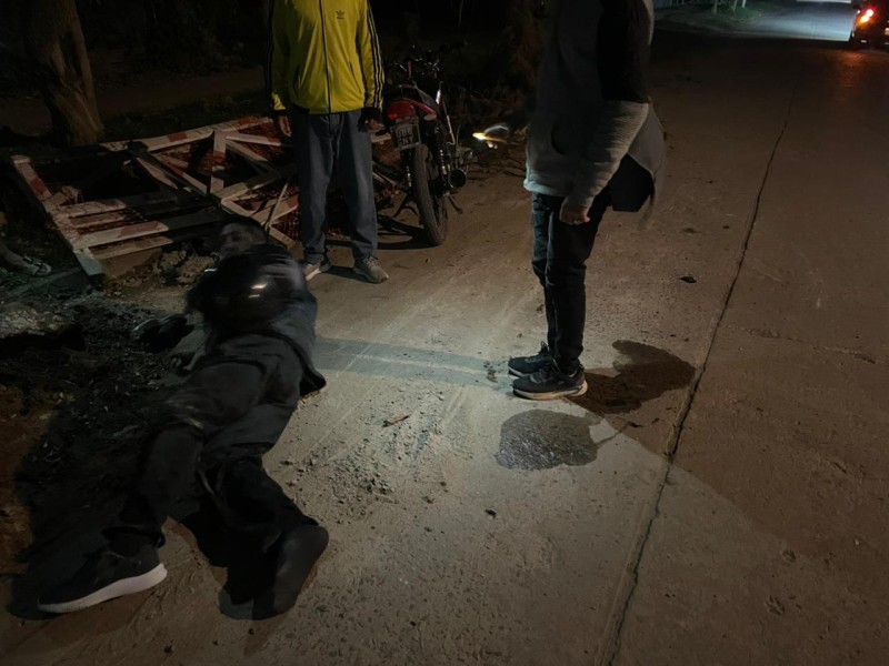 Se accident&oacute; con la moto en una calle sin luz, se desvaneci&oacute;, pero se fue antes de recibir atenci&oacute;n m&eacute;dica