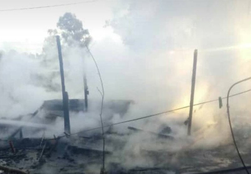 Incendio en Pico Rojo movilizó a los Bomberos y dejó varios interrogantes