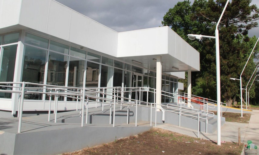 Nueva guardia del hospital, separada del resto del edificio, puede tener complicaciones sanitarias para el traslado de los pacientes de un lado al otro para los estudios.