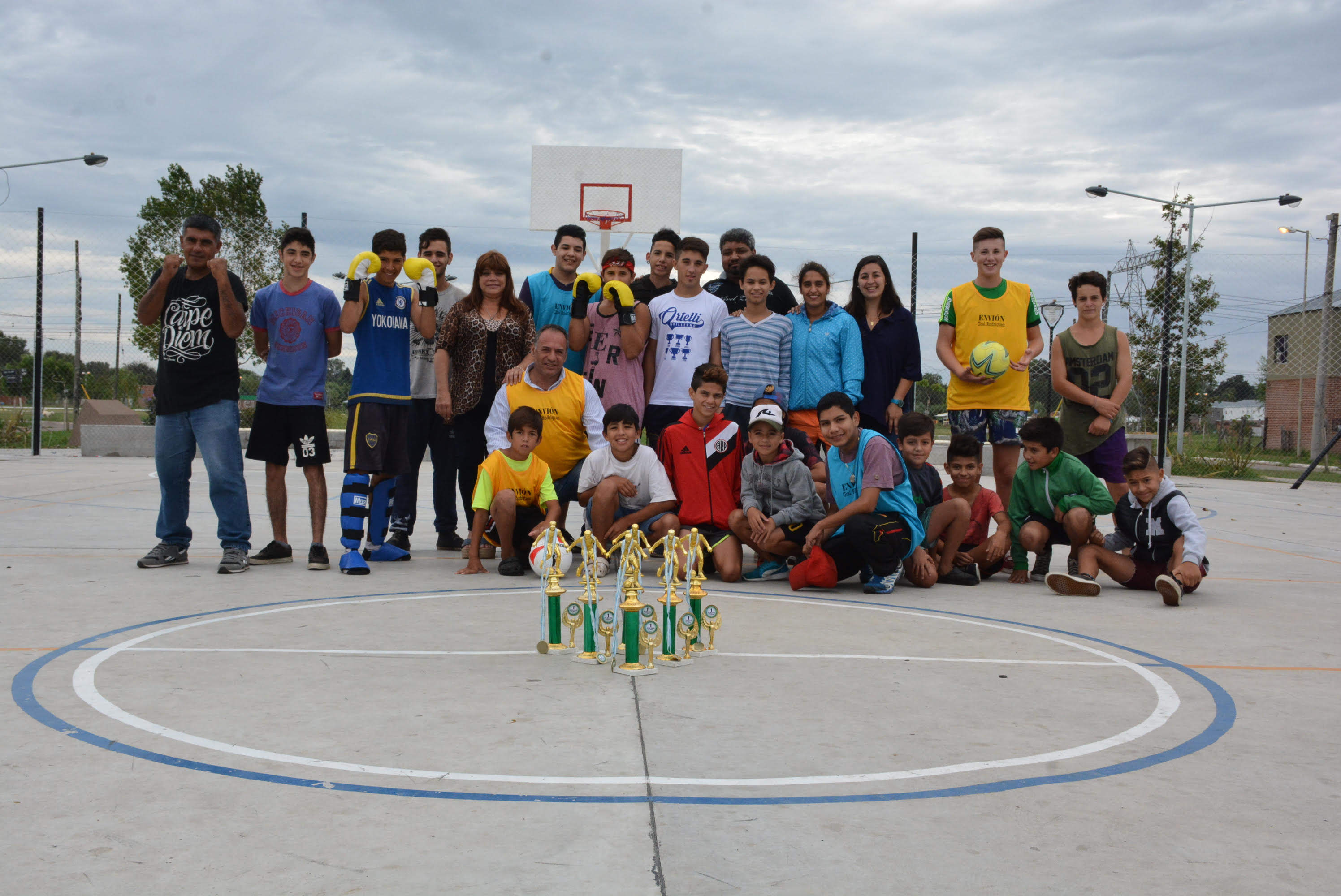 entrega-materiales-deportivo-bicentenario-2