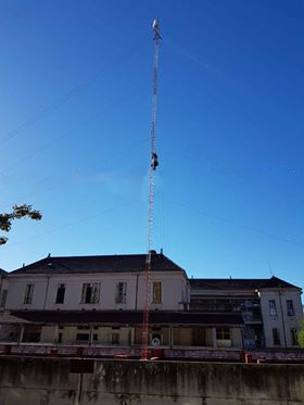 hombre-subido-antena-hospital-vicente-lopez-2