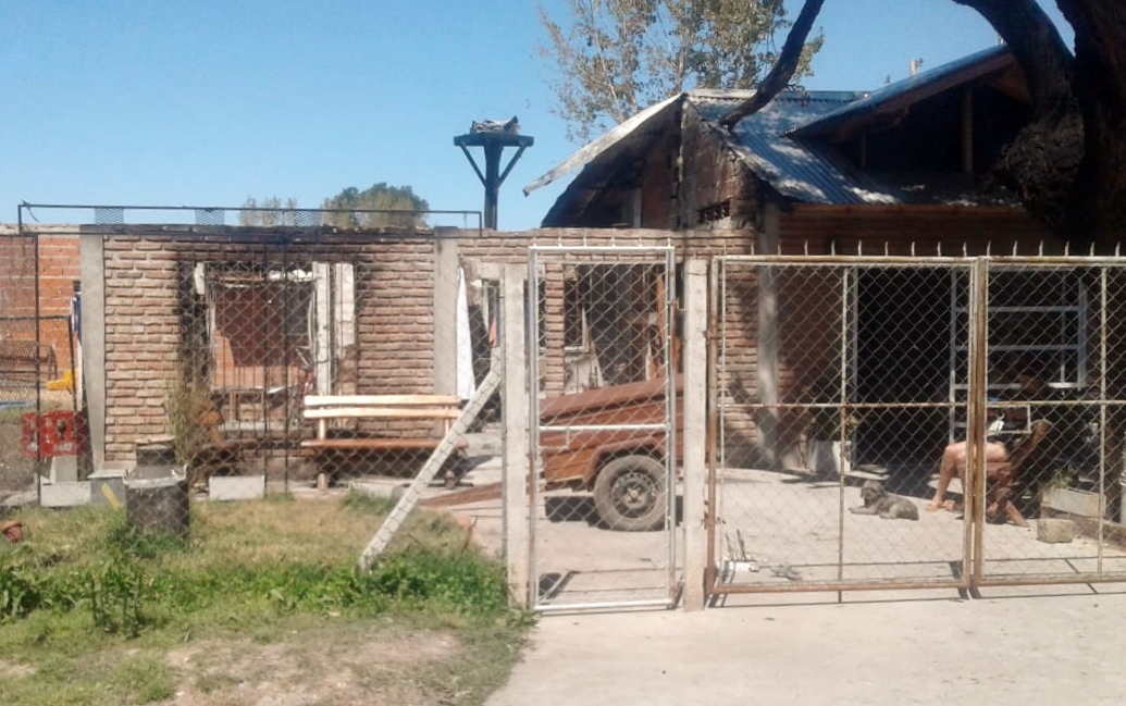 INCENDIO-CASA-LOS-AROMOS-1