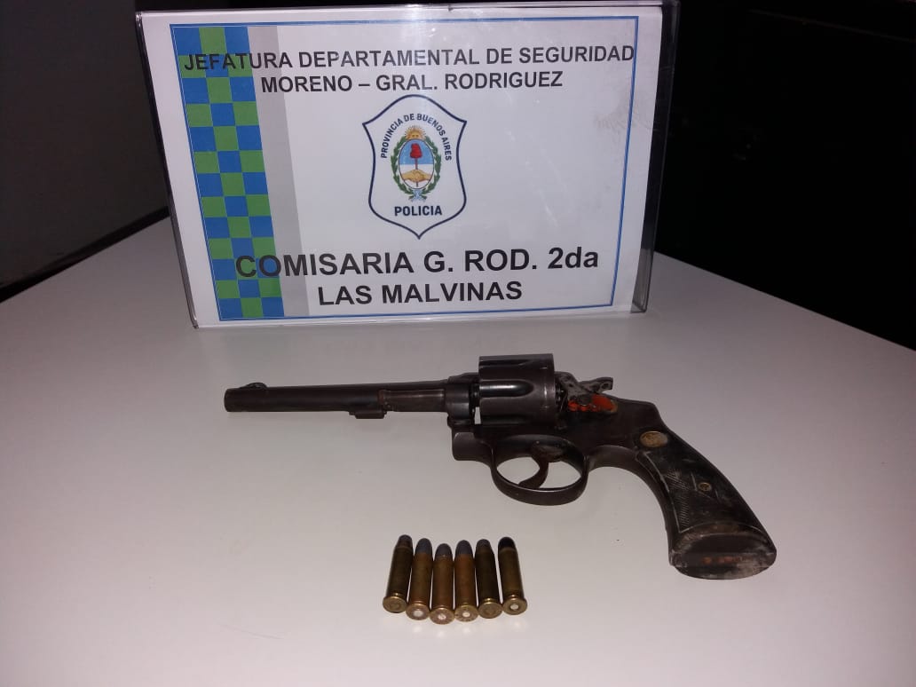 policias-redujeron-sujeto-armado-altos-del-oeste-3