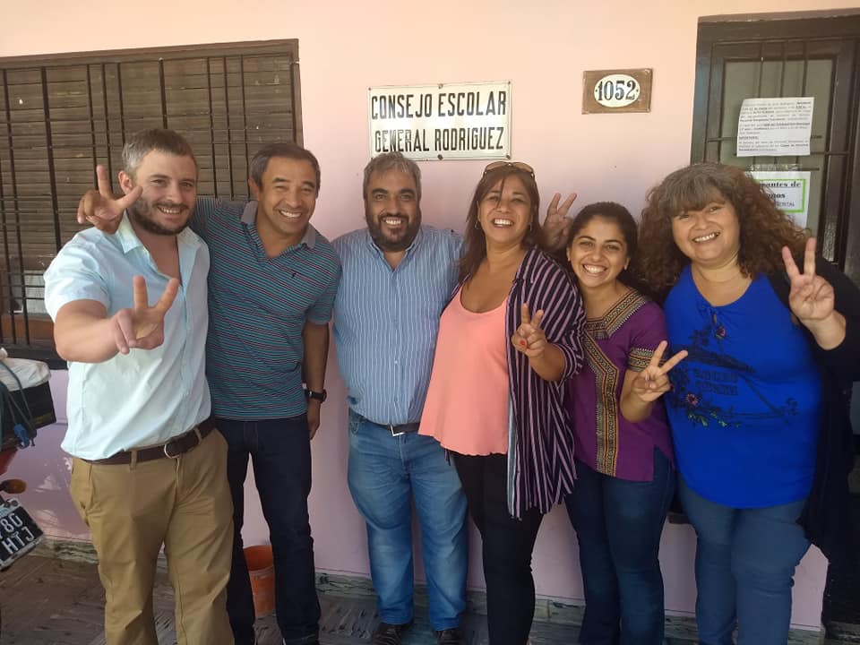 cecilia-villanueva-en-consejo-escolar-con-unidad-ciudadana-y-concejales