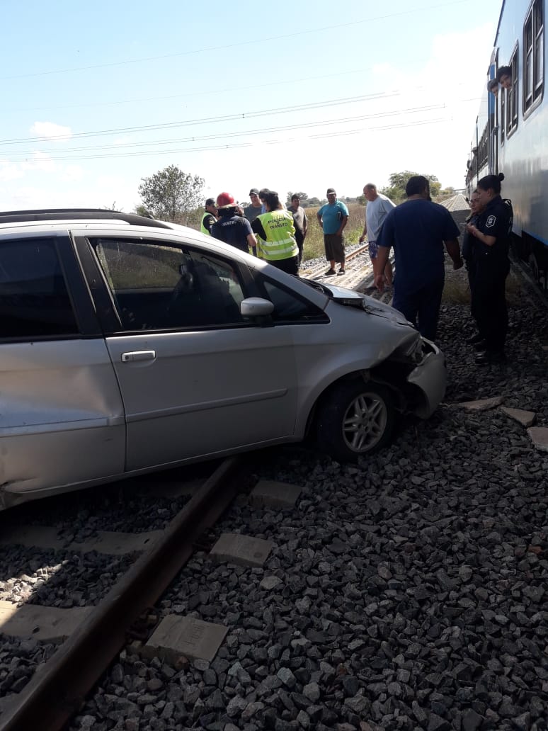 auto-embestido-tren-marzo-abril-2019-3