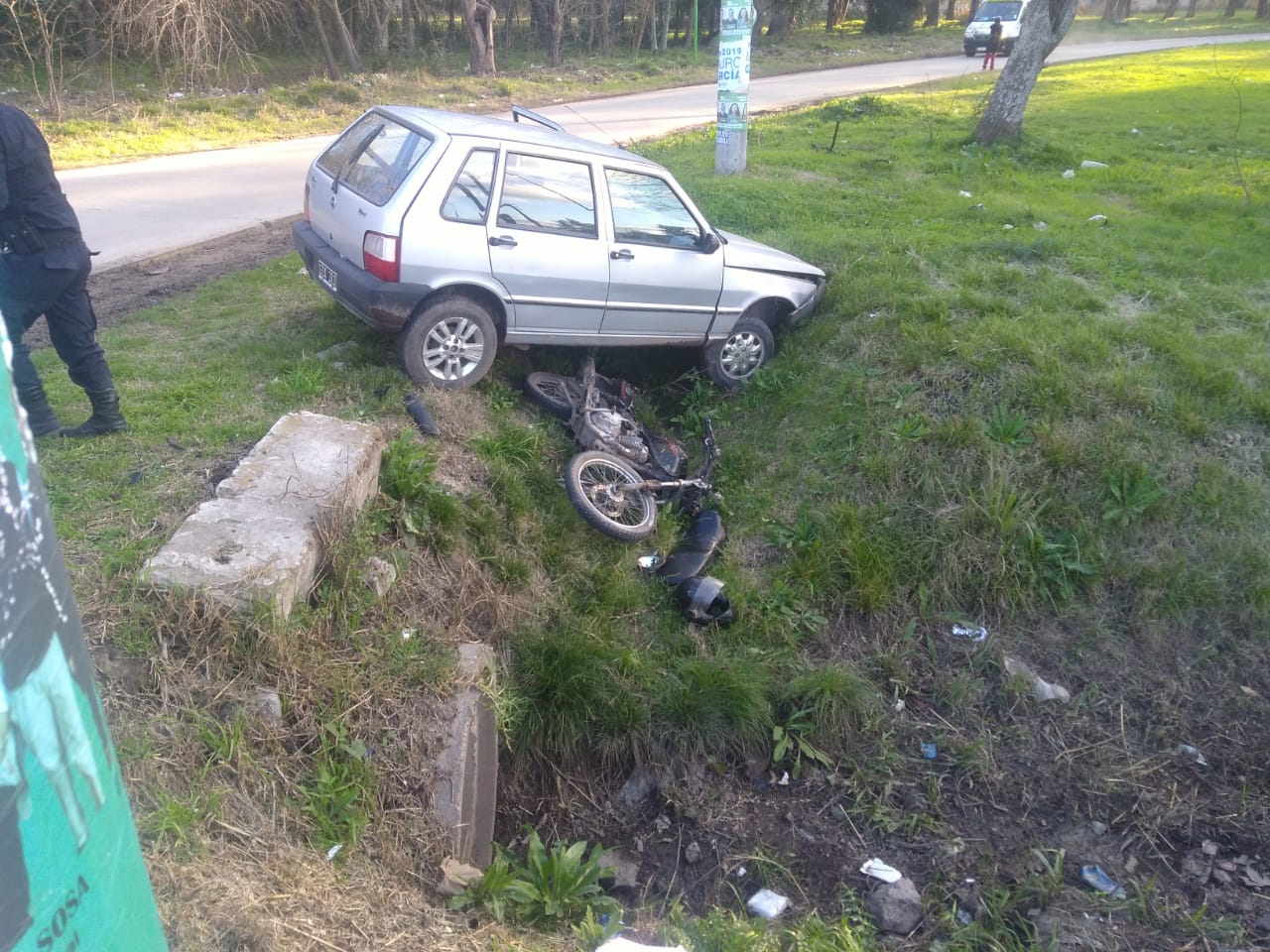 choque-fiat-uno-moto-hospital-5