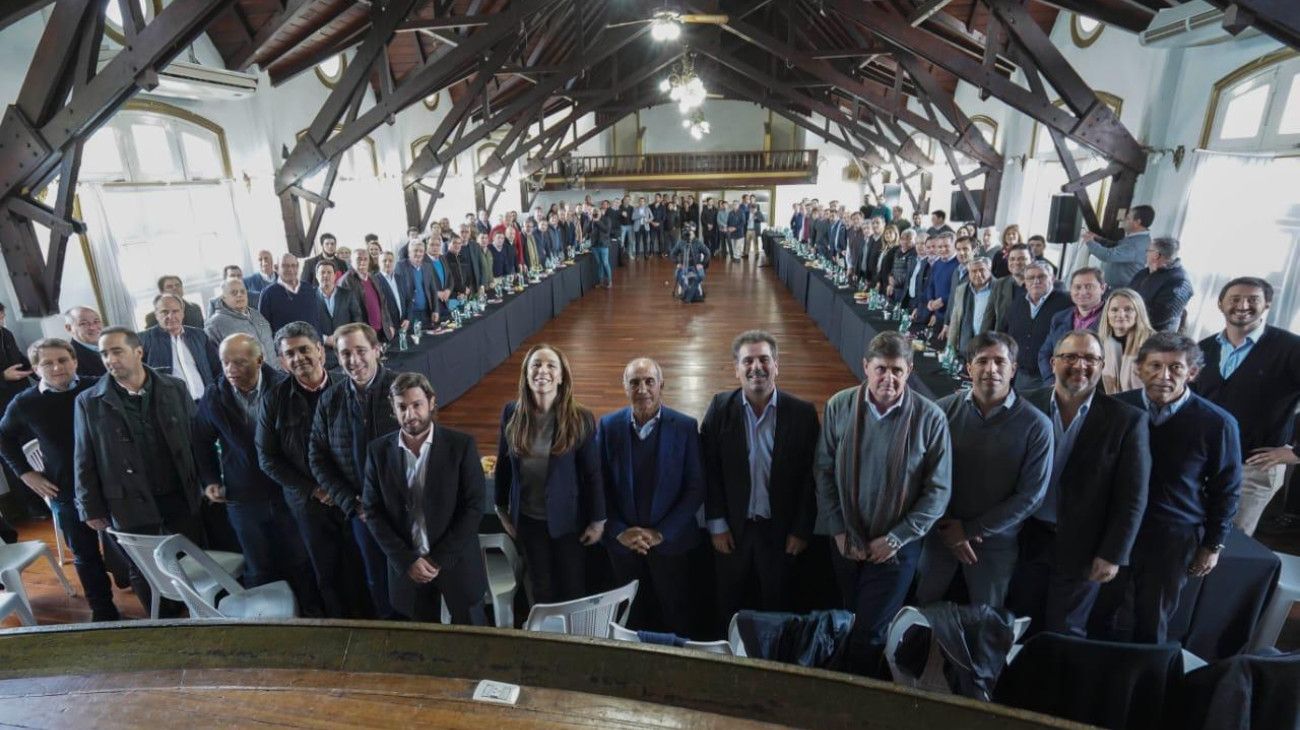 maria-eugenia-vidal-con-intendentes-en-la-ciudad-de-los-ninos-767612