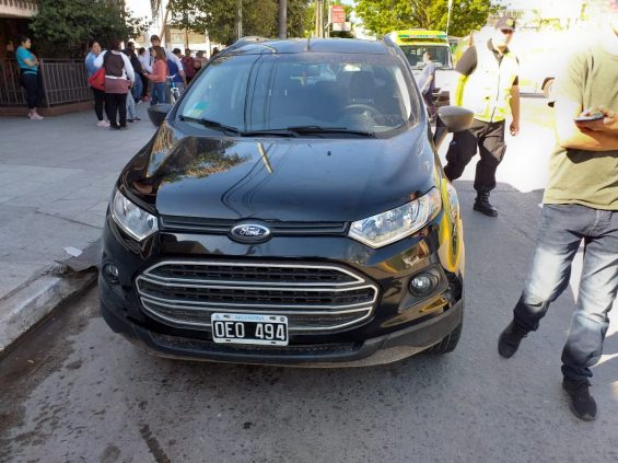 auto-choco-mujeres-sarmiento-san-martin-2