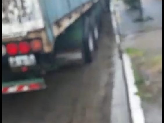 camion-acoplado-calles-centro-2