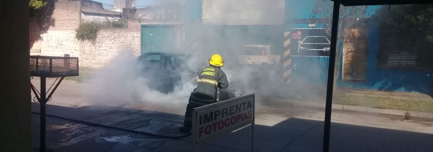 bomberos-apagaron-incendio-auto-1