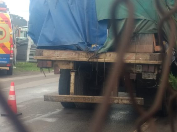 camion-engancho-garita-autopista-1