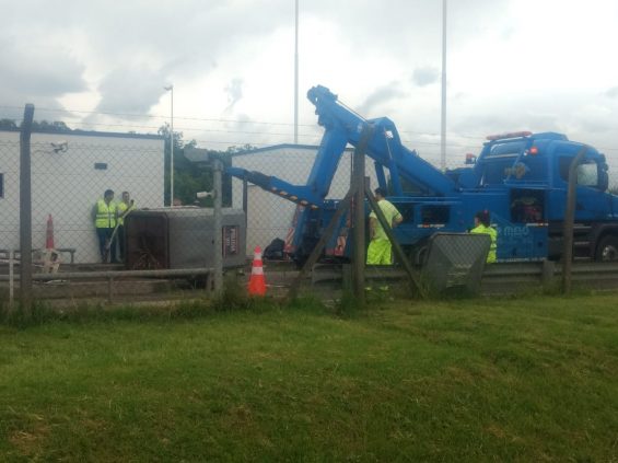 camion-engancho-garita-autopista-5