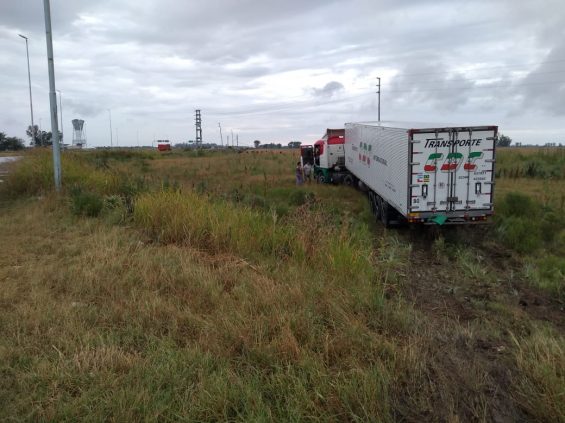 camion-despisto-ruta-6-y-ruta-24-2