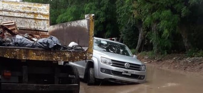 camioneta-pozo-atascada-1
