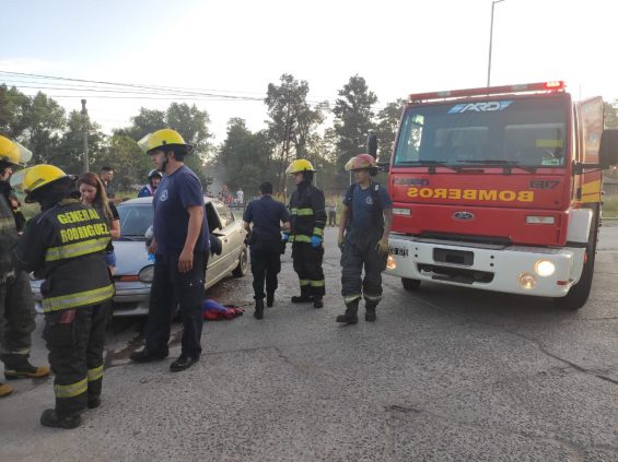 accidente-auto-moto-parque-rivadavia-ruta-7-2