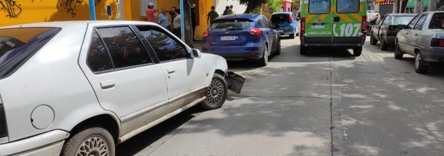 accidente-moto-delivery-auto-2-de-abril-2