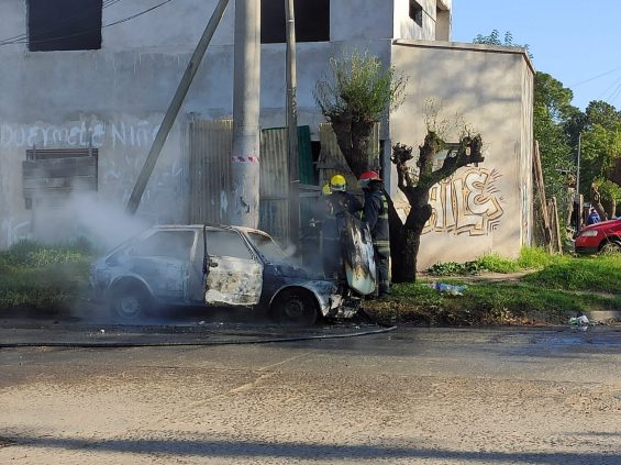 incendio-auto-luis-agote-1